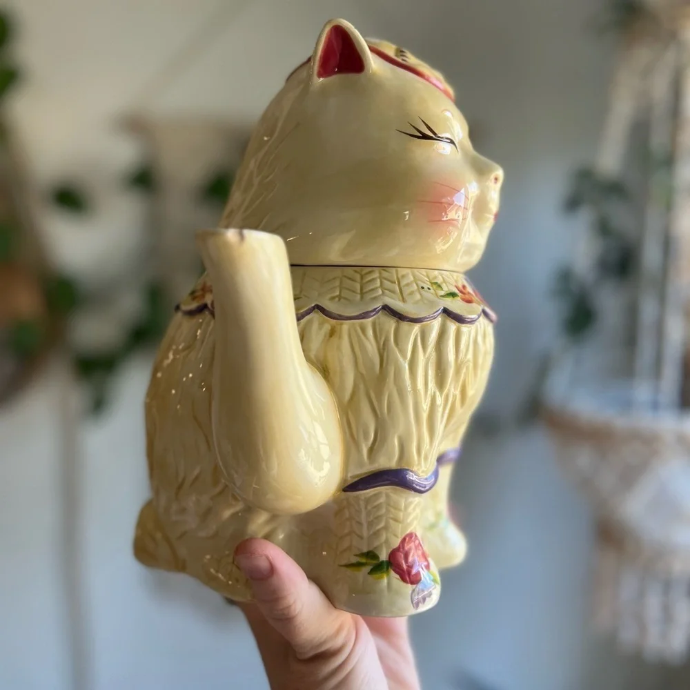 Vintage Puss ’n Boots Cat Teapot – Tea Time Classics by Jomaz – 9” Tall